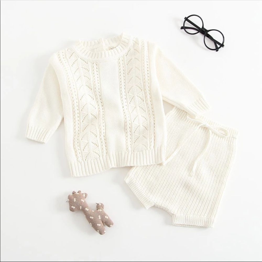 1 Day Sale! Gorgeous Knit Outfit for Baby NWT - Picture 1 of 2